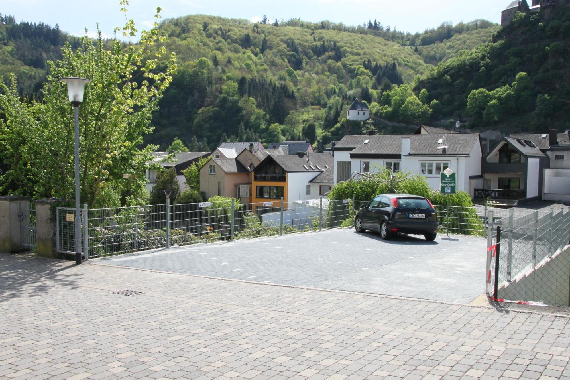 Hotel Und Gaestehaus Gute Quelle Кохем Екстериор снимка
